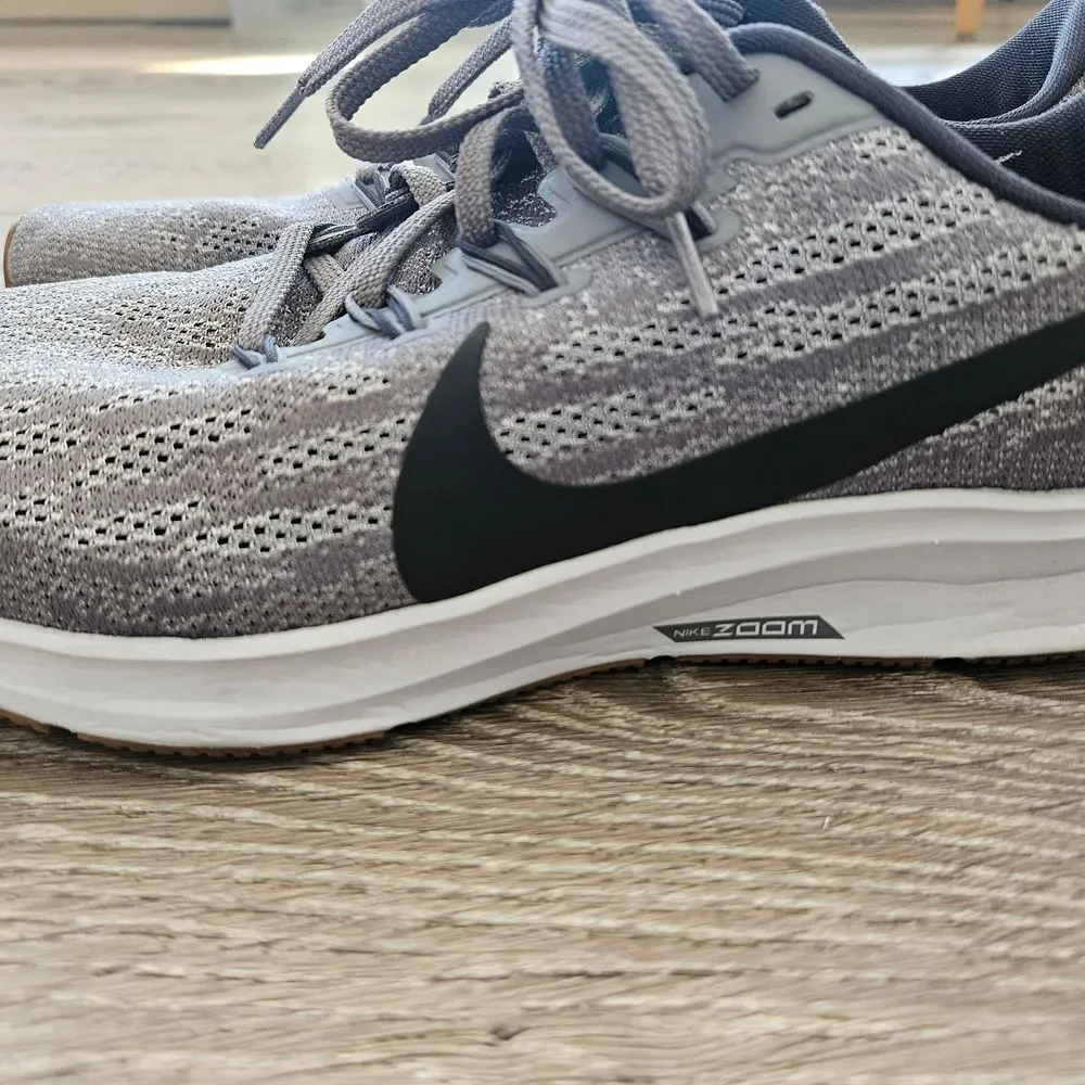 Nike Women's Gray Running Shoes